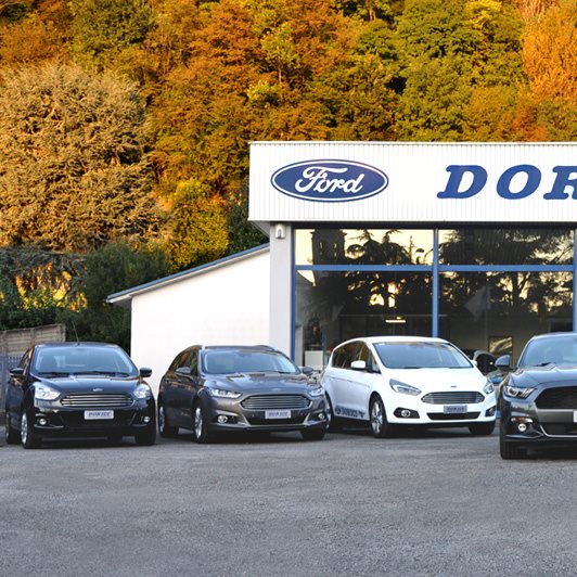 1- Ascoltiamo, Consigliamo e Guidiamo il cliente tra un ampio ventaglio di automobili usate di alta gamma e a bassissimo chilometraggio.
